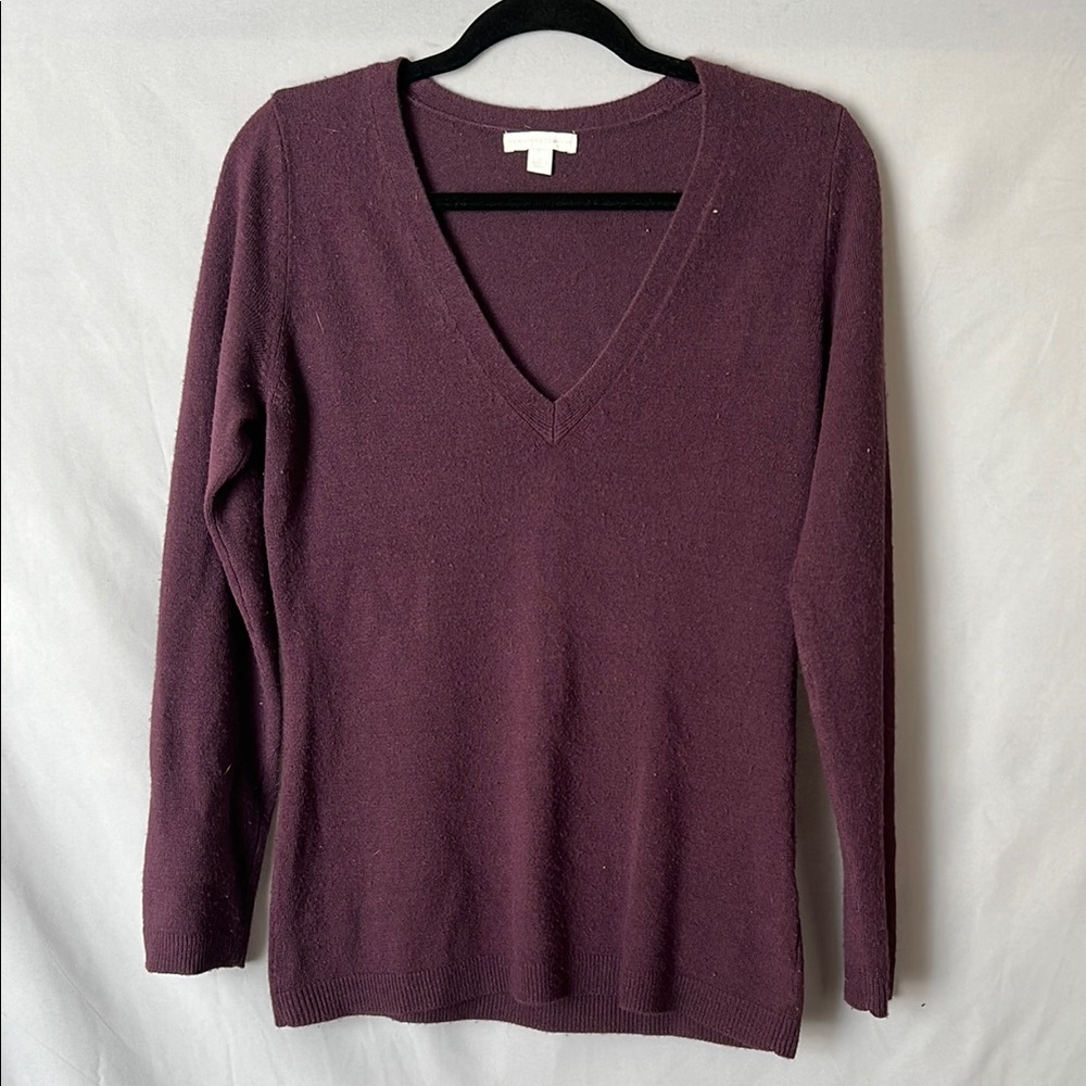 New York & Company v neck long sleeve eggplant sweater | size M